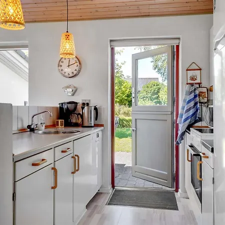 Ilppo - 200m From The Sea By Interhome Hesselager